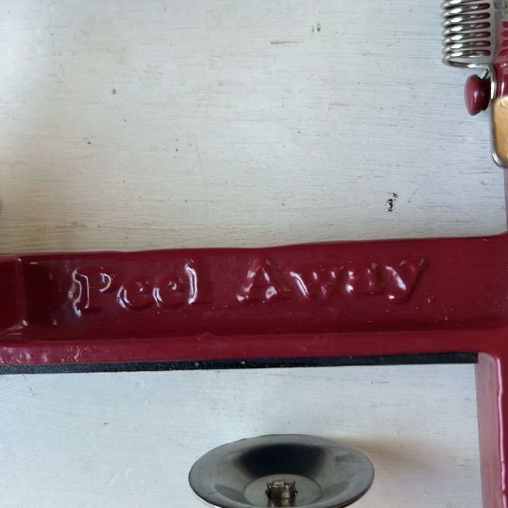 Red Apple Peeler with Wooden Handle Back to Basics - Picture 3 of 5